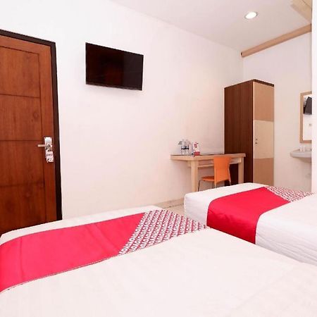 Oyo 1251 Residence 8 Semarang Zewnętrze zdjęcie