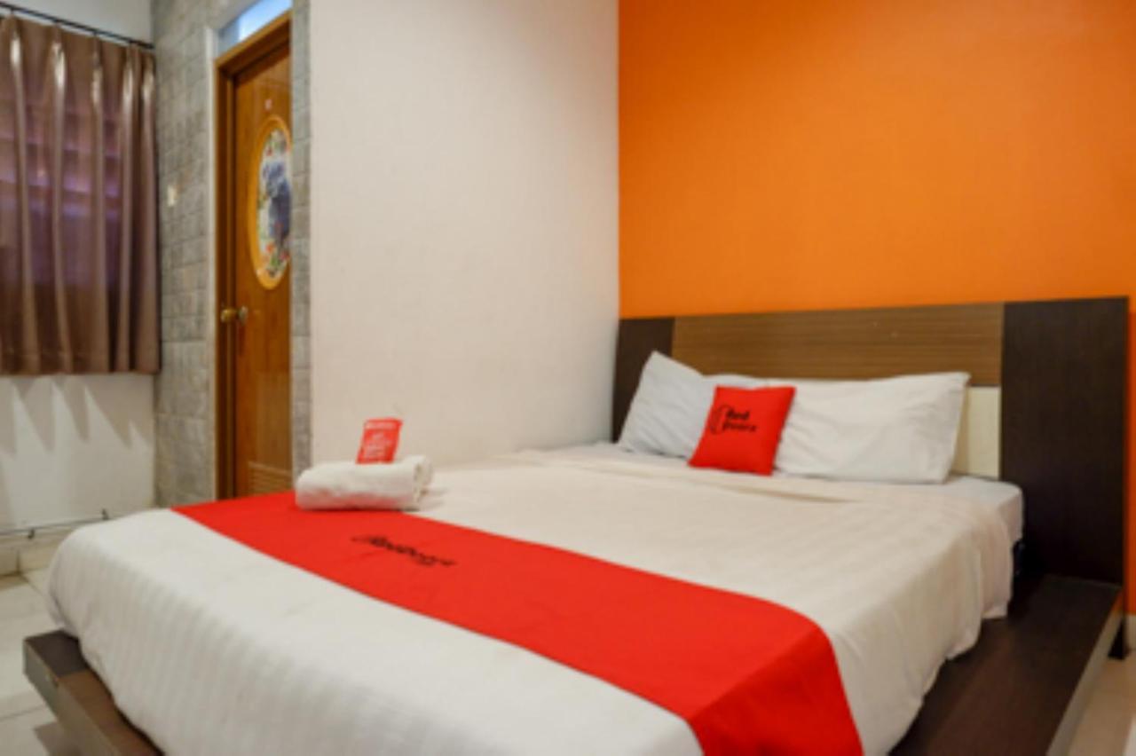 Oyo 1251 Residence 8 Semarang Zewnętrze zdjęcie