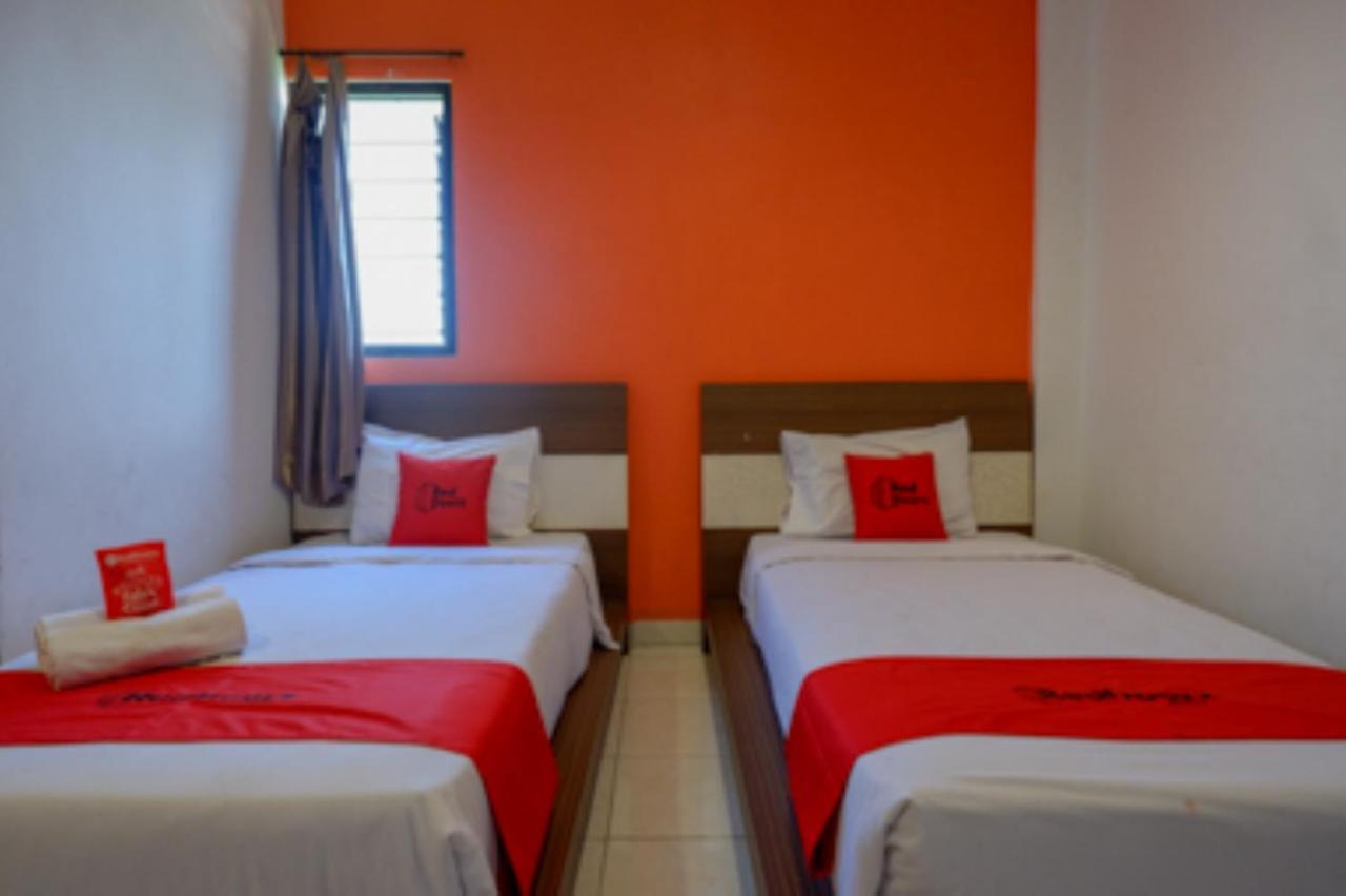 Oyo 1251 Residence 8 Semarang Zewnętrze zdjęcie