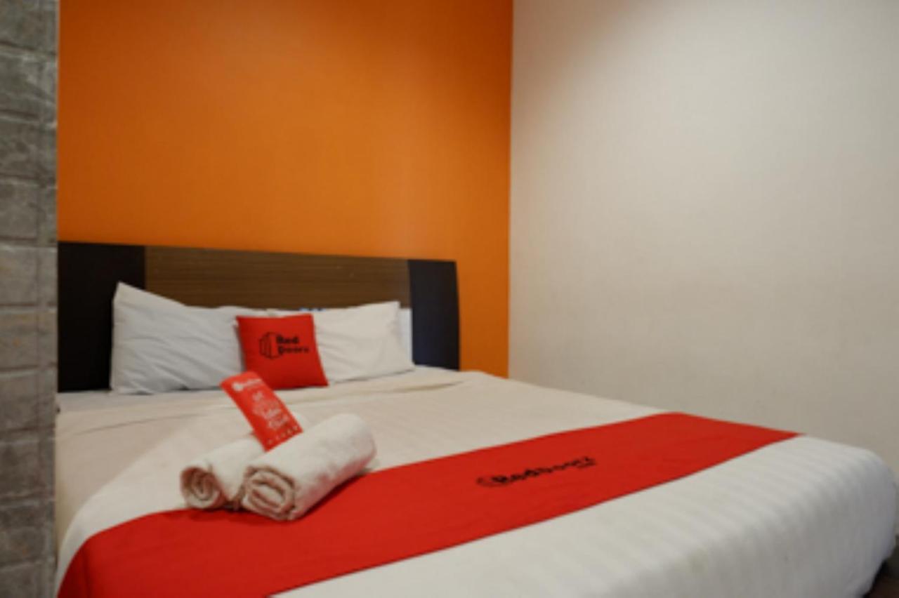 Oyo 1251 Residence 8 Semarang Zewnętrze zdjęcie