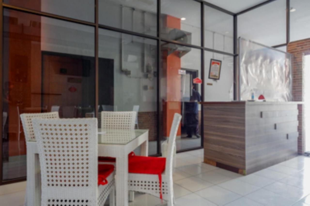 Oyo 1251 Residence 8 Semarang Zewnętrze zdjęcie