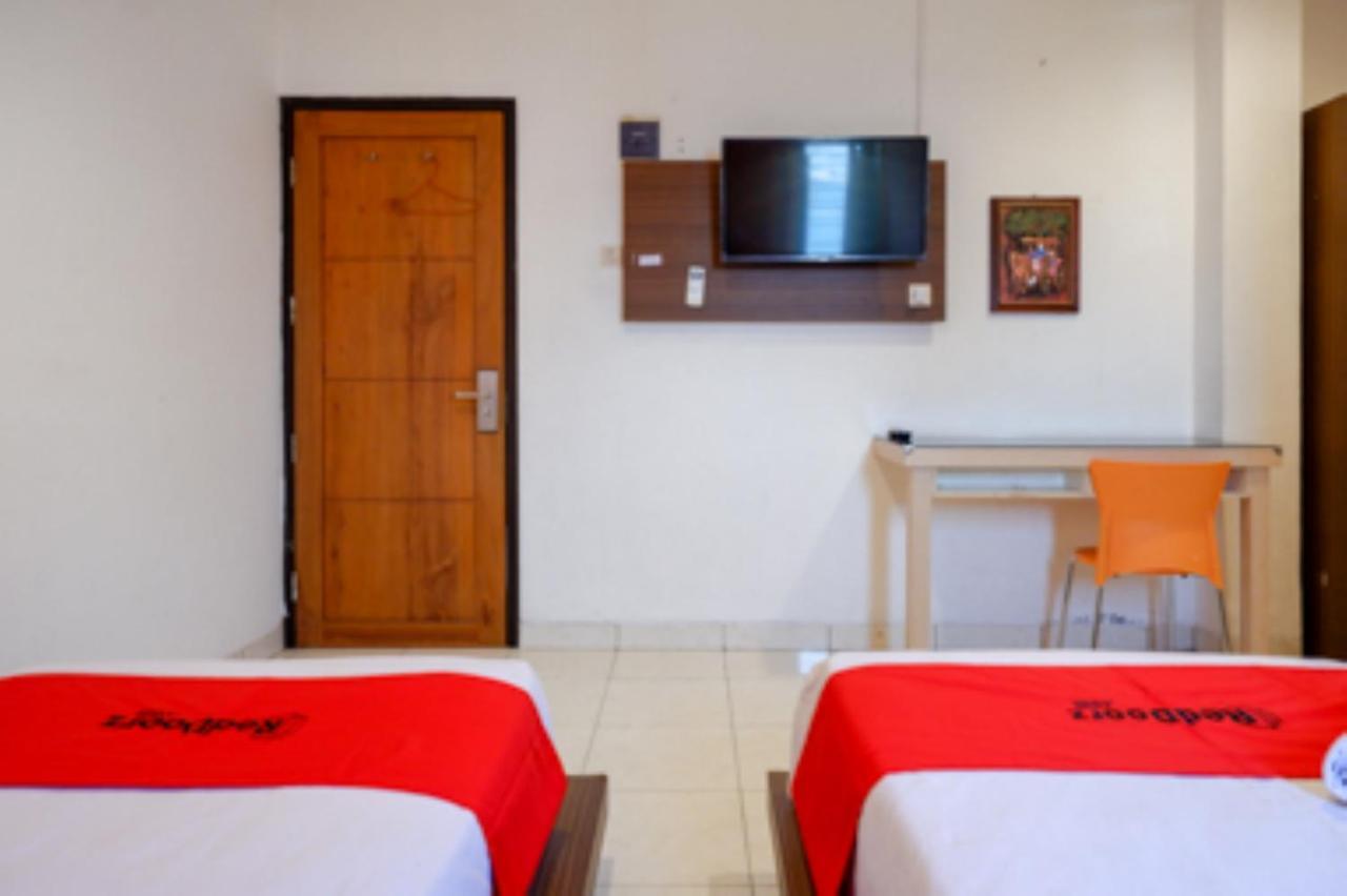 Oyo 1251 Residence 8 Semarang Zewnętrze zdjęcie