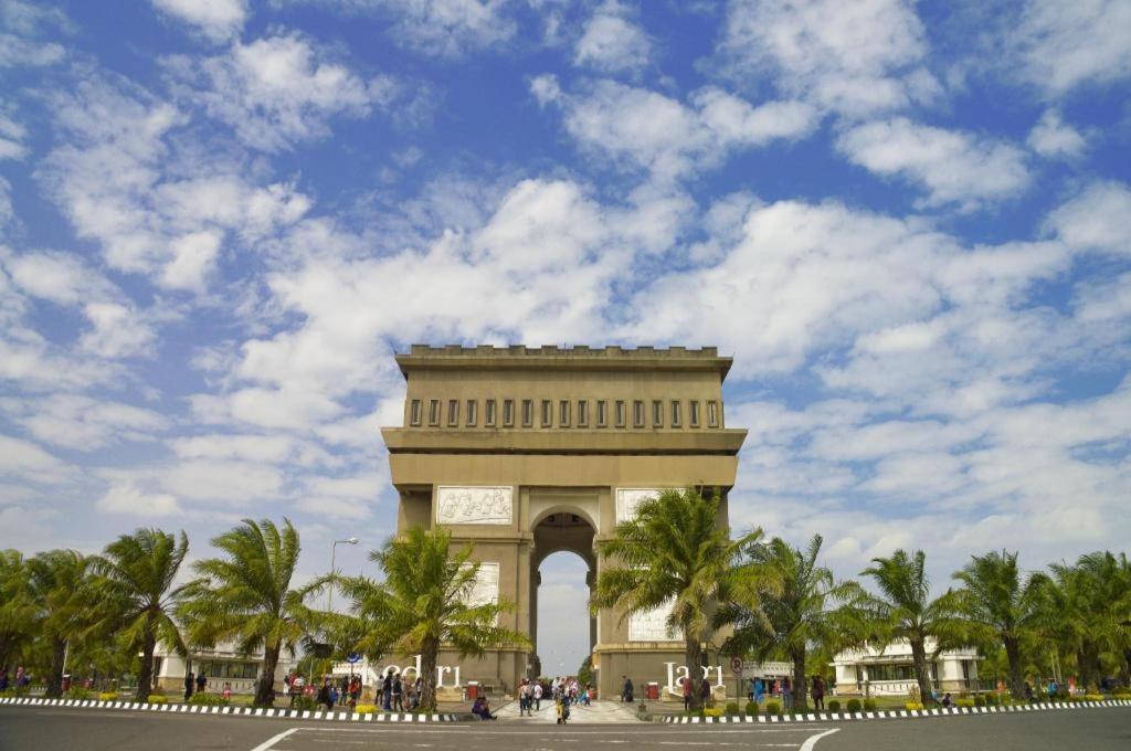 Oyo 1251 Residence 8 Semarang Zewnętrze zdjęcie