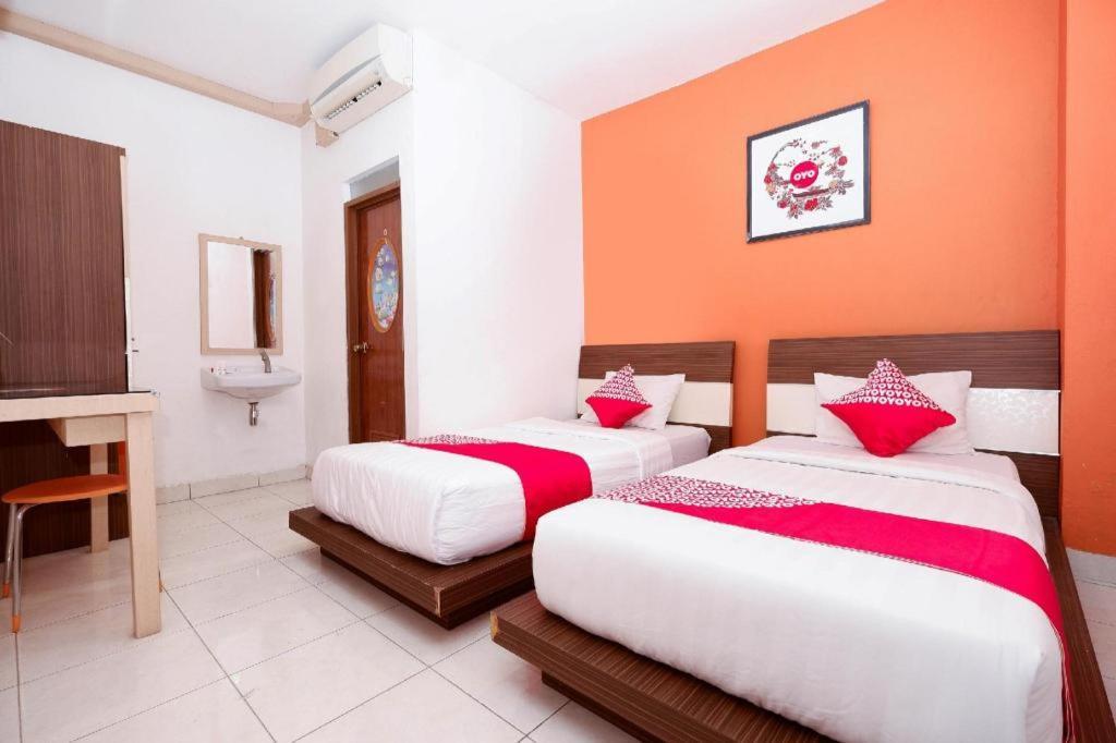 Oyo 1251 Residence 8 Semarang Zewnętrze zdjęcie