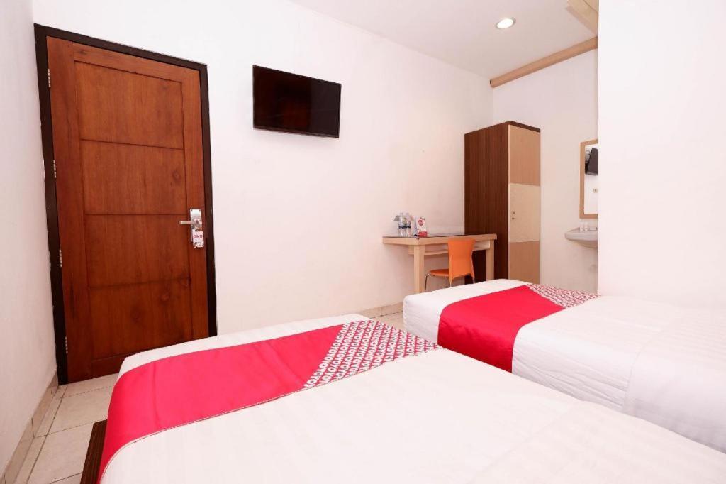 Oyo 1251 Residence 8 Semarang Zewnętrze zdjęcie