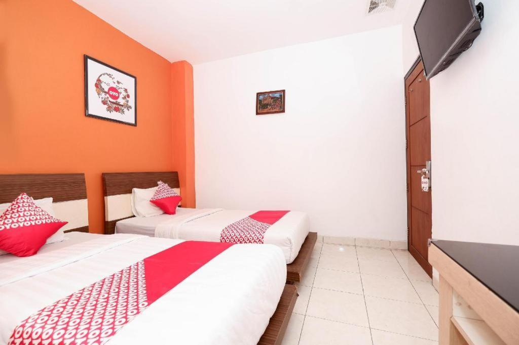 Oyo 1251 Residence 8 Semarang Zewnętrze zdjęcie