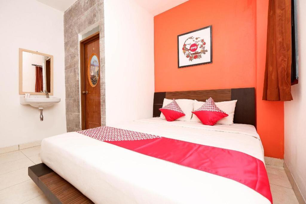 Oyo 1251 Residence 8 Semarang Zewnętrze zdjęcie