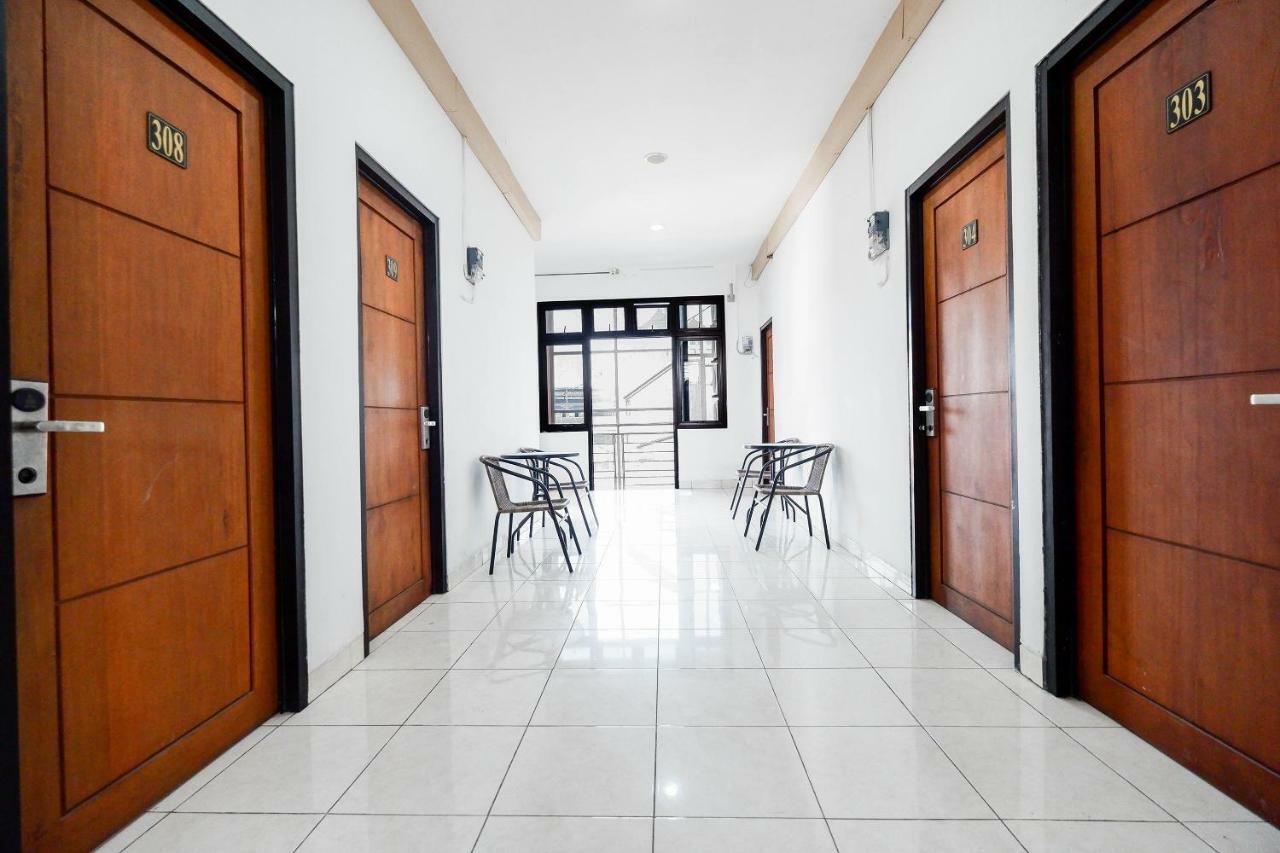 Oyo 1251 Residence 8 Semarang Zewnętrze zdjęcie
